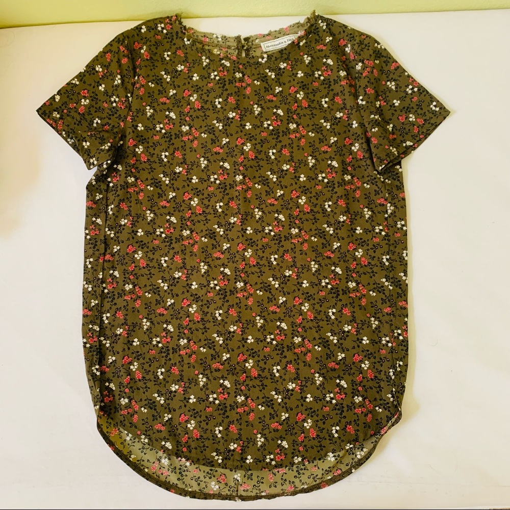NWOT Abercrombie and Fitch Floral Olive Green Blouse Top XS